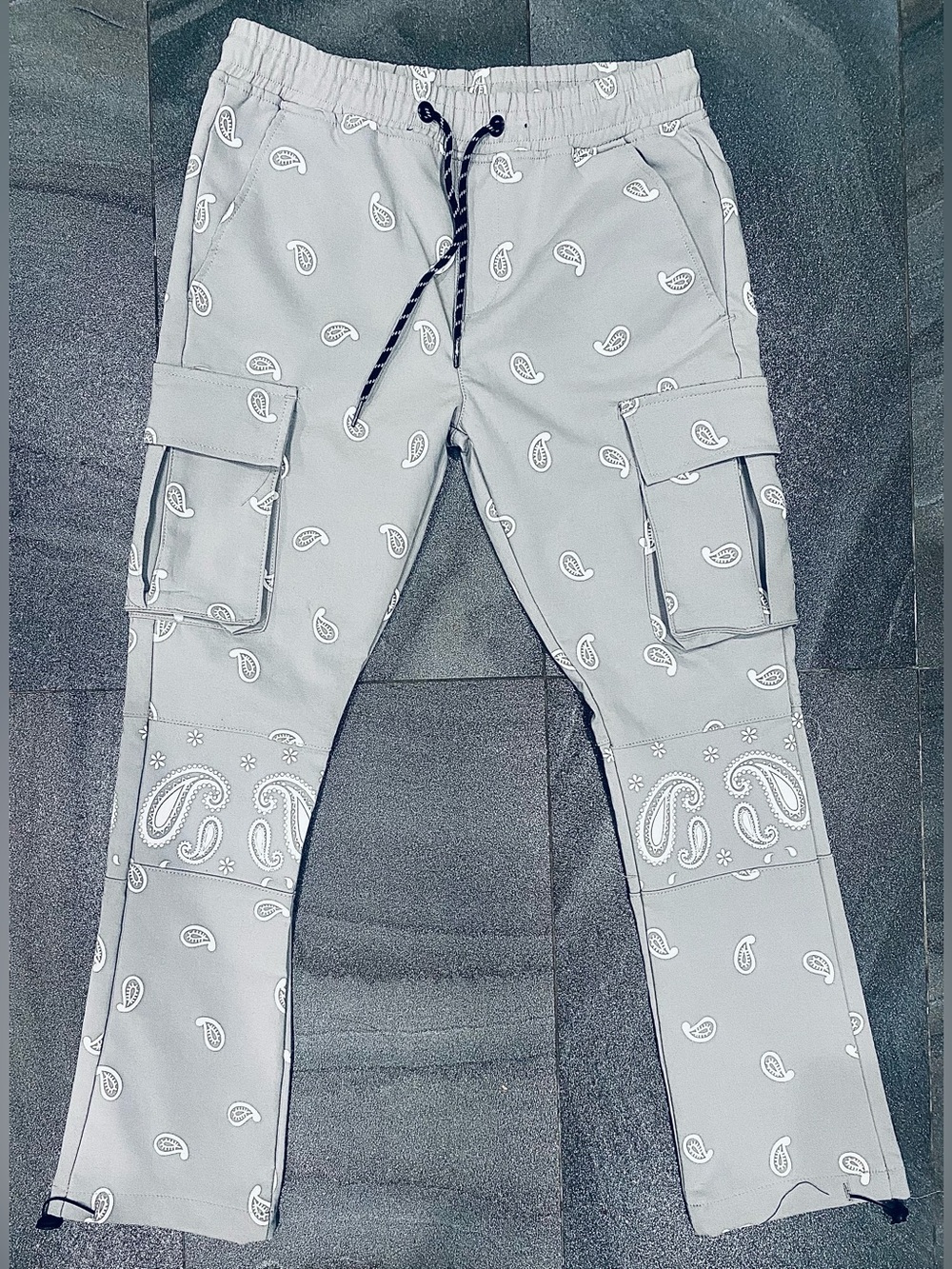 Women’s Gray Paisley Cargo Pants Bandana print pants Sz S